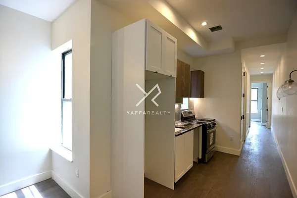 Rented by Yaffa Realty LLC | media 32