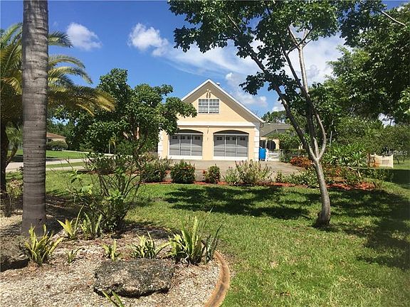 ALMOST ACR +6 CAR GARAGE 