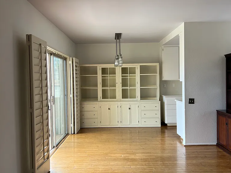 622 S Barrington Ave #301 — Photo 14