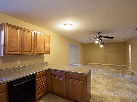 4th image of 841 Plantation Dr