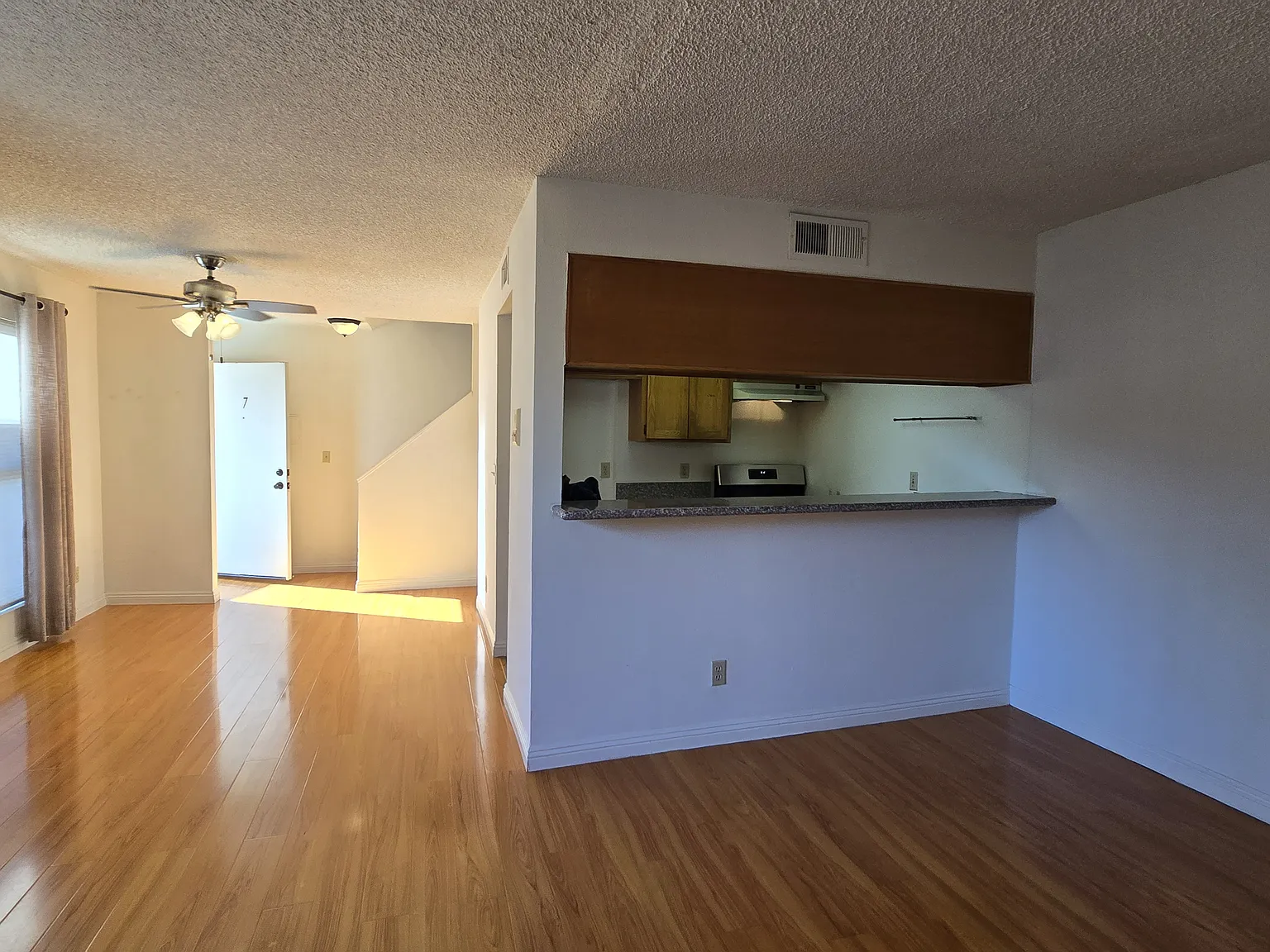 2 bed, 2.5 bath, 1000 sqft, $2,700 — Photo 4