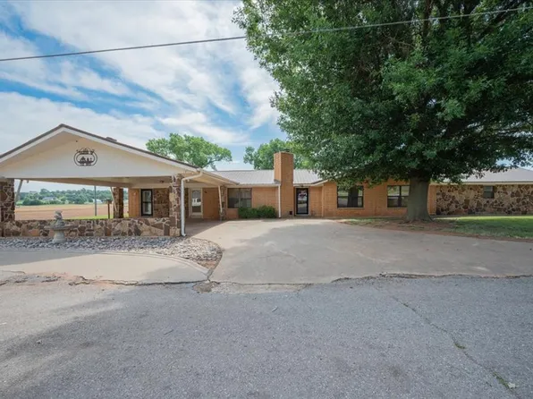 407 S 3rd St, Binger, OK 73009