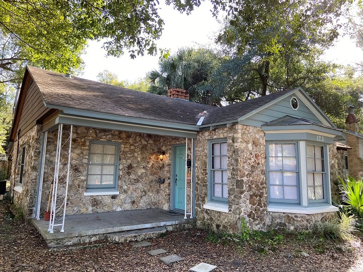 Building Photo - 123 NW 20th Dr