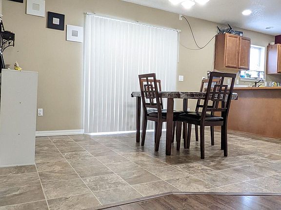 Dining area - opens to Deck