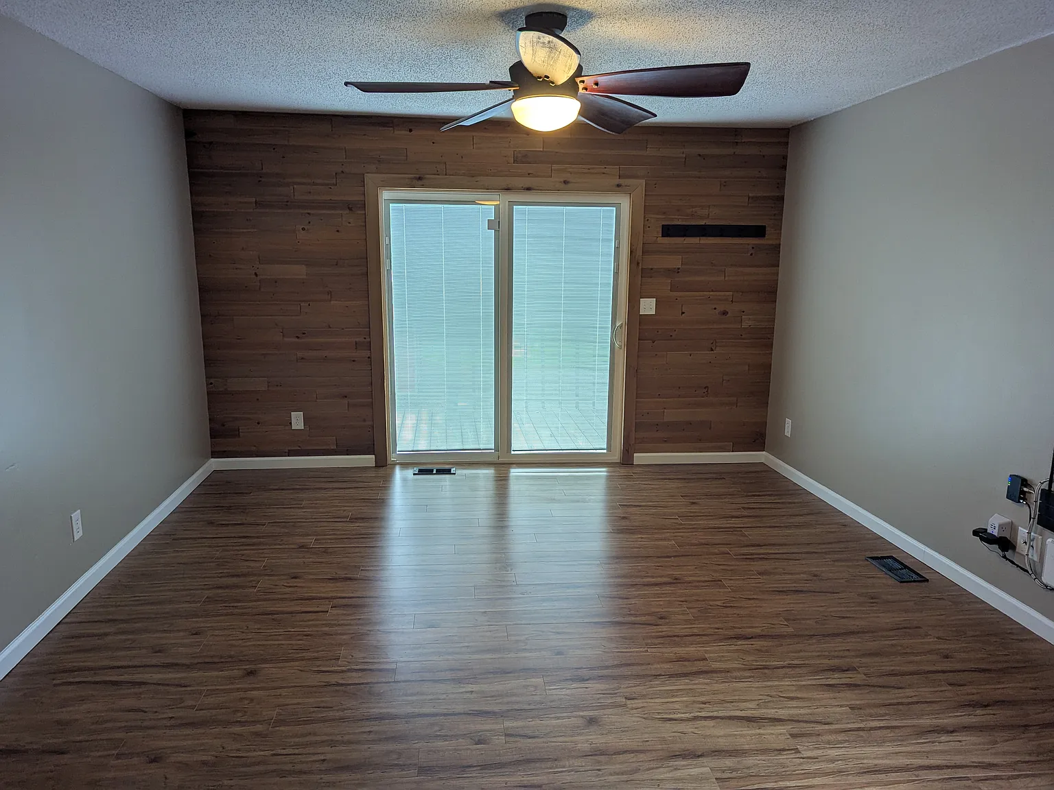 3 bed, 1353 sqft, $1,900 — Photo 4