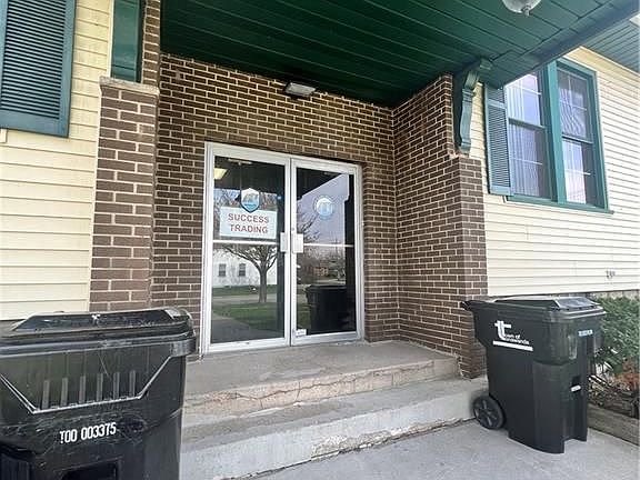 2nd image of 3095 Elmwood Ave