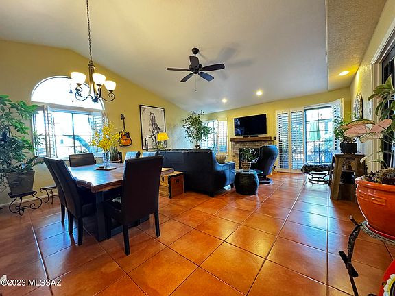 3rd image of 1367 E Stoney Canyon Cir