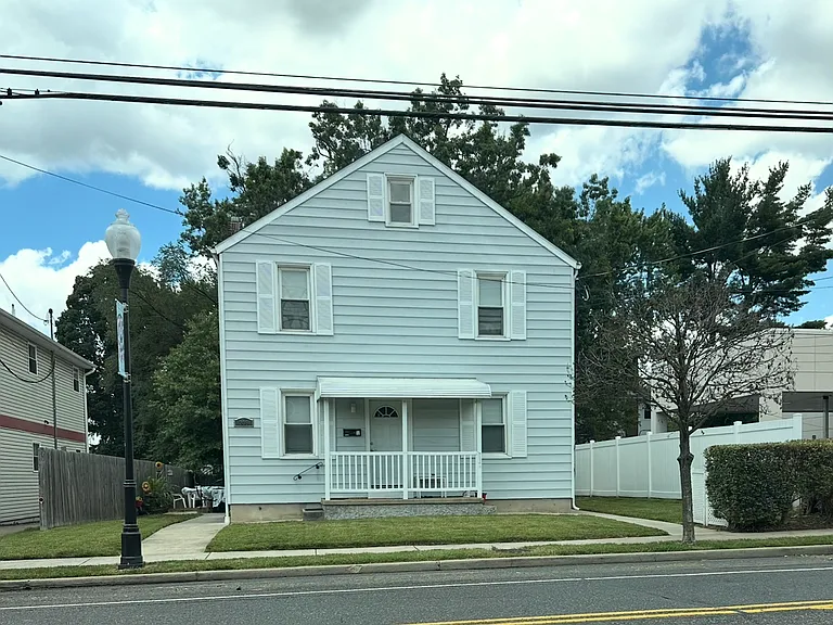 239 E Main St #4 — Photo 1