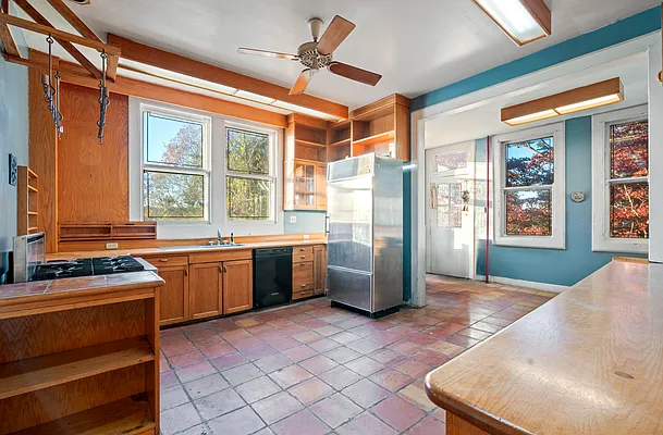 Sold by Christie's International Real Estate Group, LLC | media 10