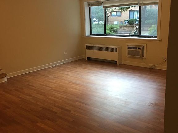2nd image of 2700 W Lunt Ave APT 101