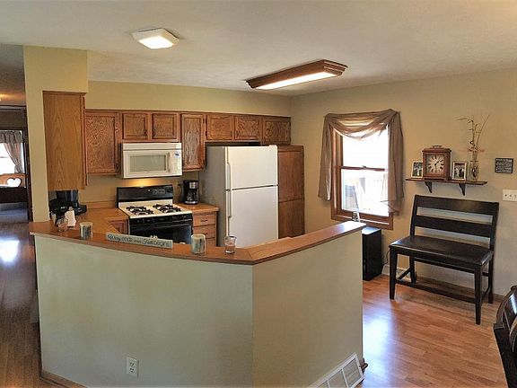 2nd image of 4567 Wakefield Ave NE