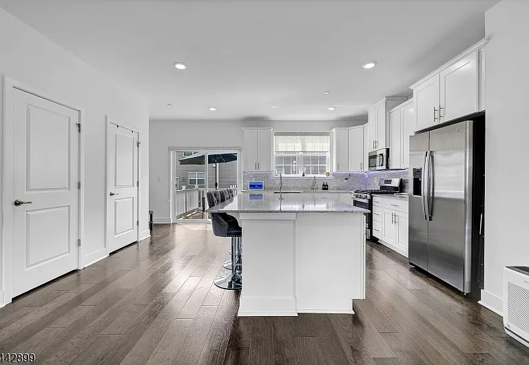 6 Martin Pl — Photo 17