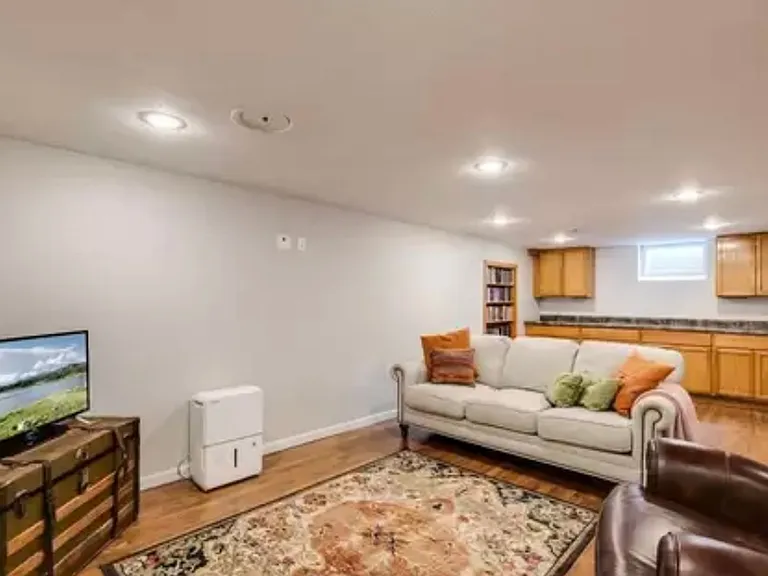 2857 Merrill St N — Photo 15