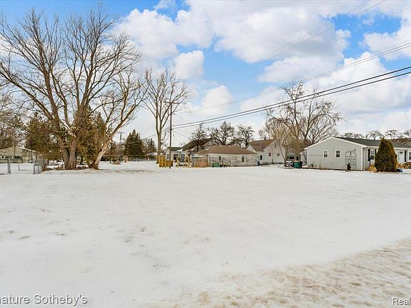 2nd image of 2983 Dashwood Dr