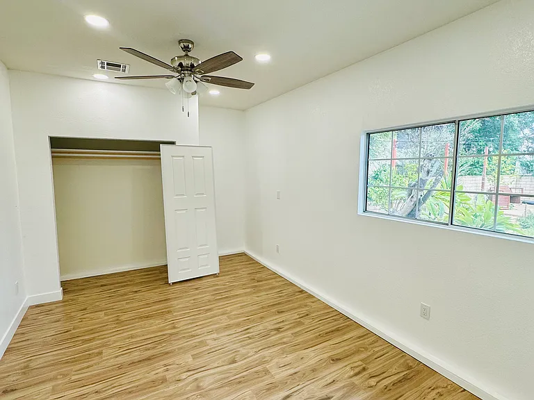 2497 N Riverside Ave — Photo 3