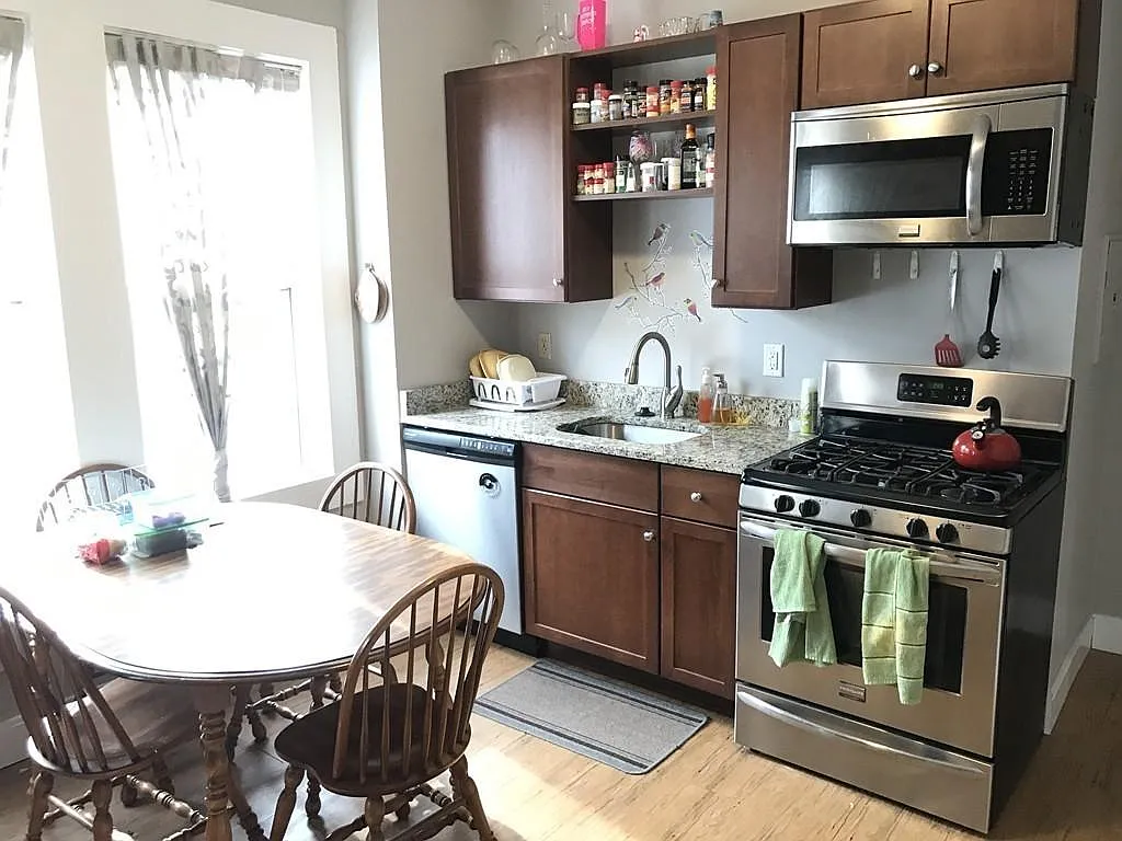 5 bed, 999 sqft, $7,800 — Photo 2