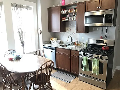 8 Sunset St #1R Photo 1
