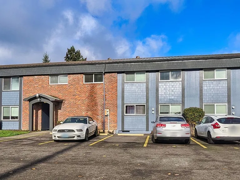 Cully Park Apartments — Photo 16