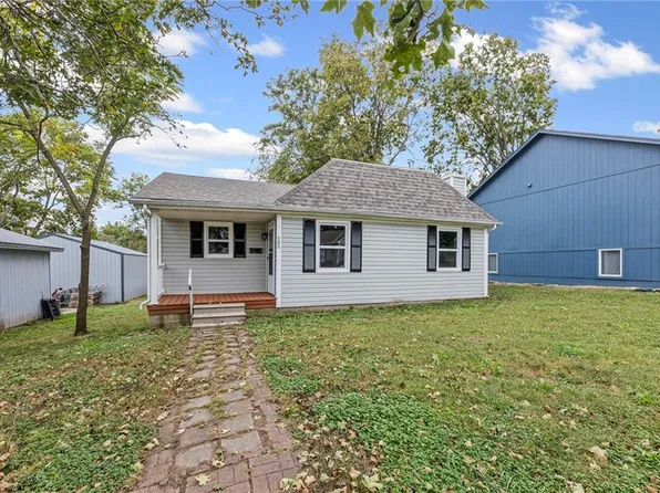 405 W Miami St, Paola, KS 66071