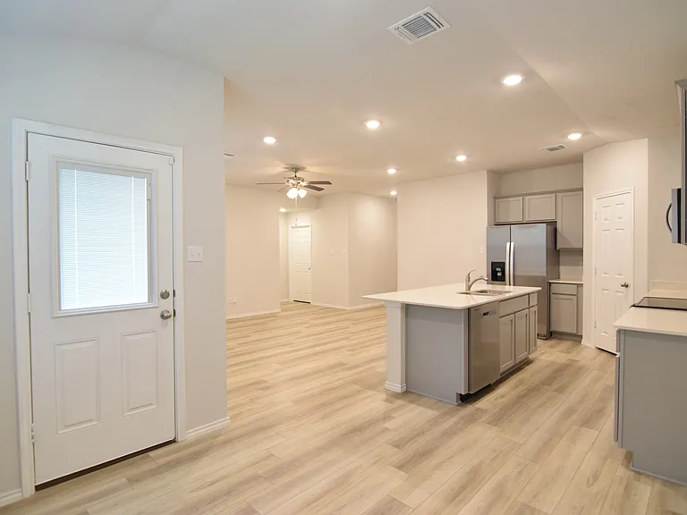 1424 Merritt St — Photo 5