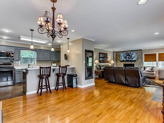 5th image of 16537 Binion Creek Hts