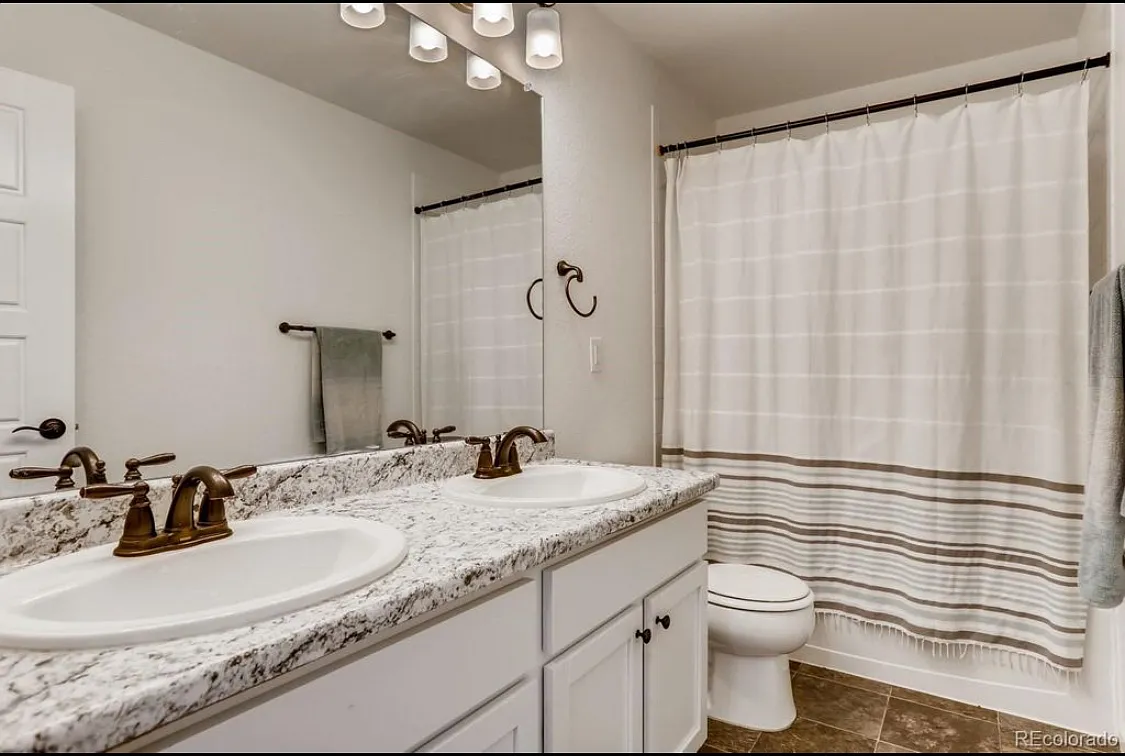 3 bed, 2.5 bath, 2013 sqft, $3,300 — Photo 2