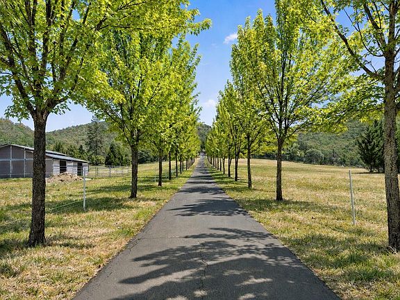 3rd image of 925 Galls Creek Rd