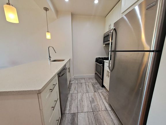 3rd image of 28 W 132nd St #4R