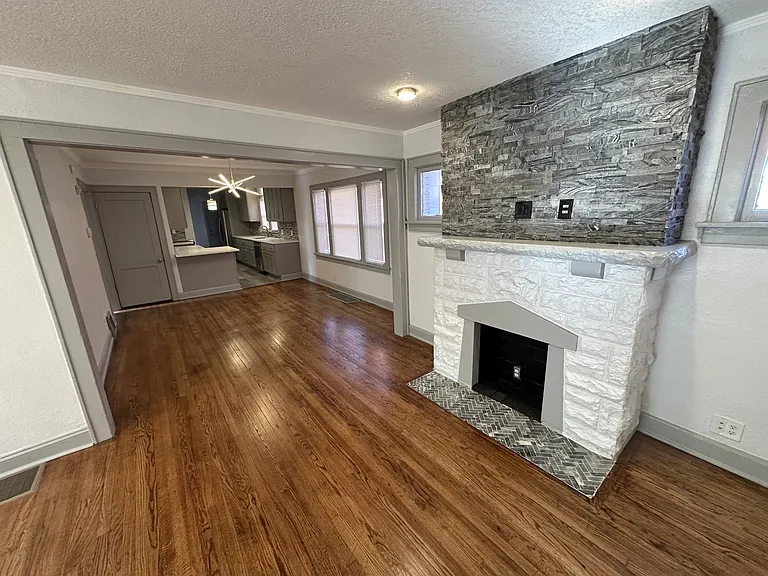 5414 Brooklyn Ave — Photo 9