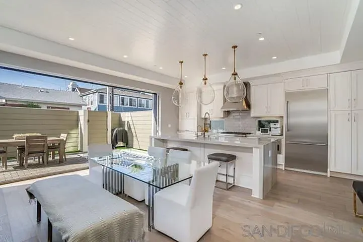 710 E Ave — Photo 11