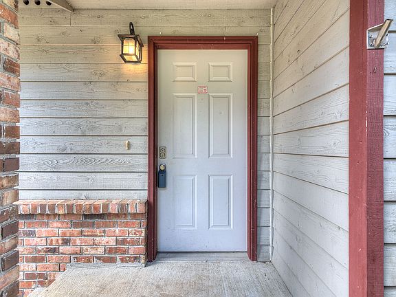 3rd image of 26003 Circle Dr S