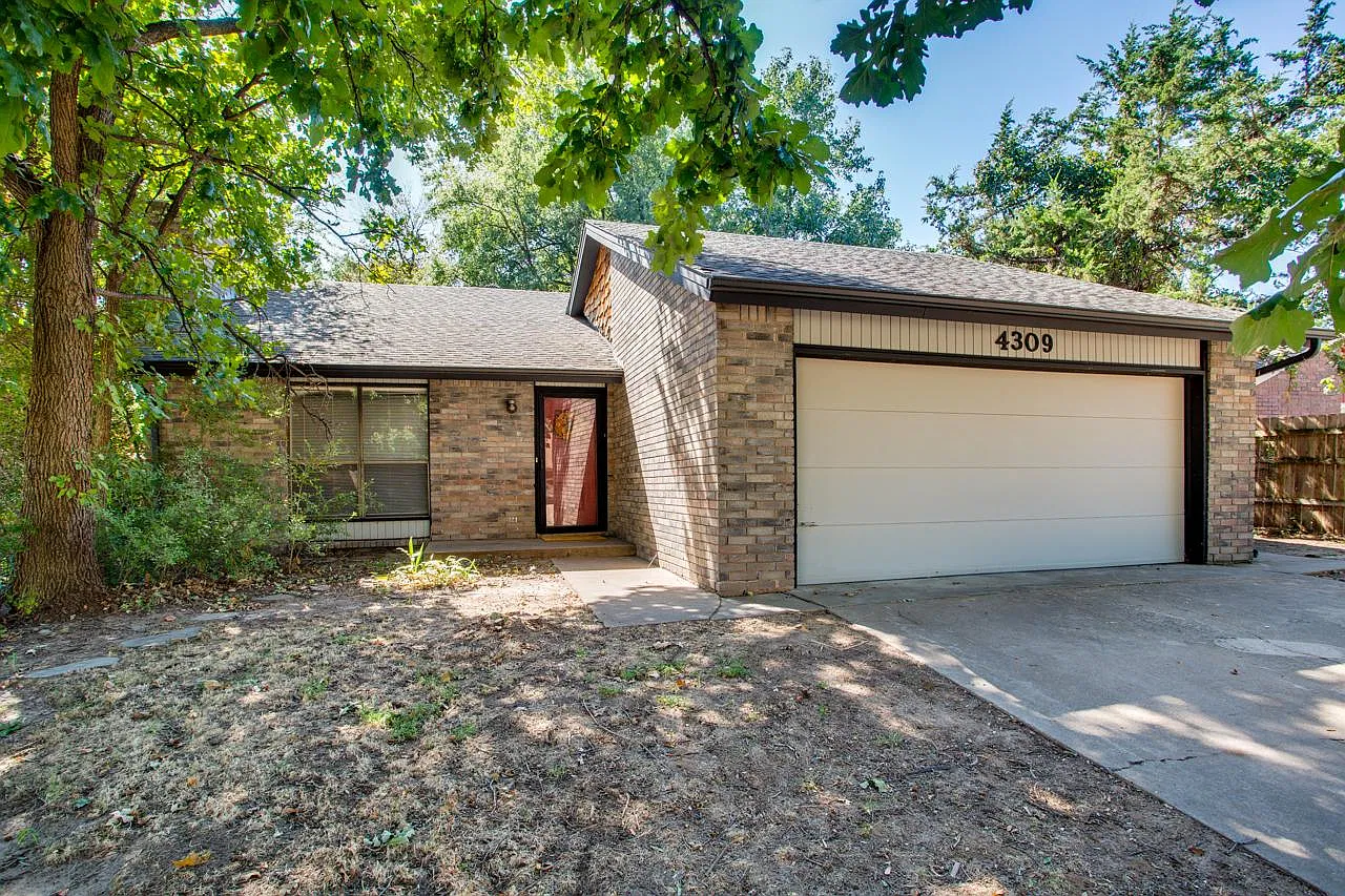 3 bed, 1265 sqft, $1,100 — Photo 1