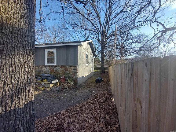 4th image of 609 E Webb St