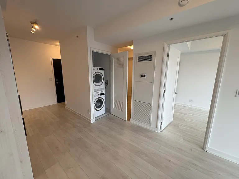 75 James St S #825 — Photo 17