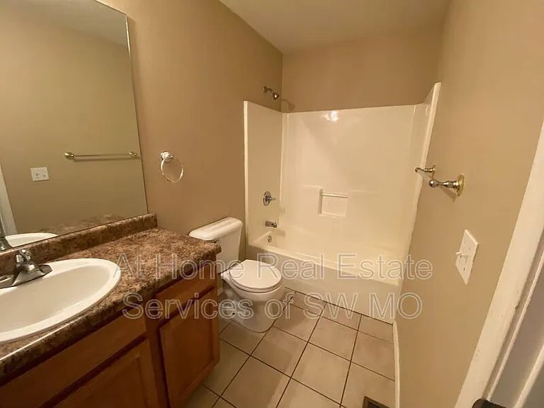 1115 N 26th St — Photo 5