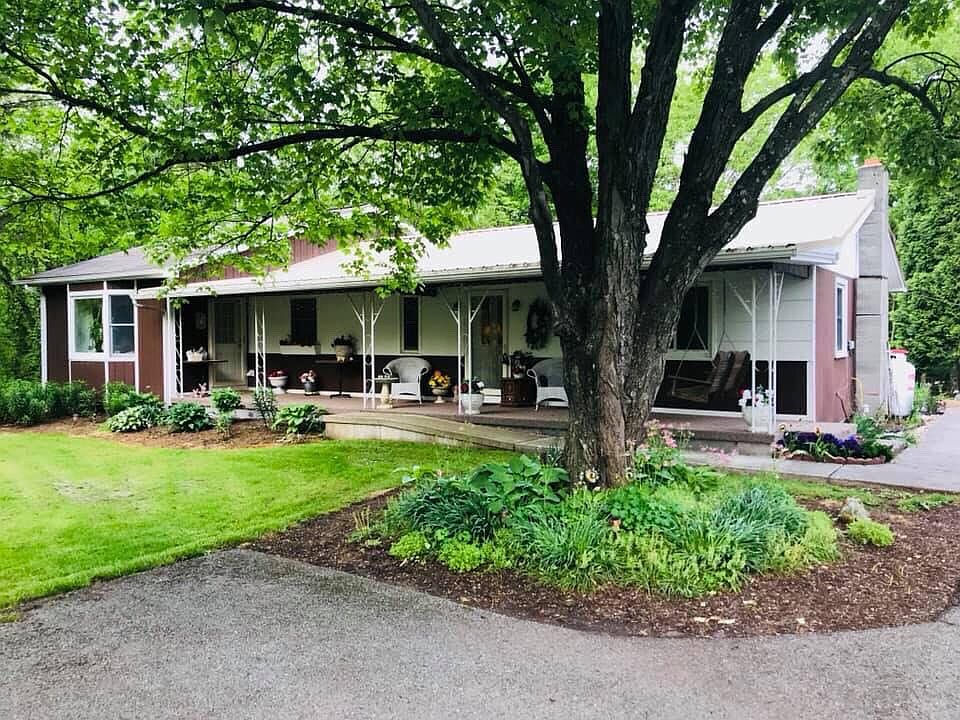 Driveway offers turnaround 