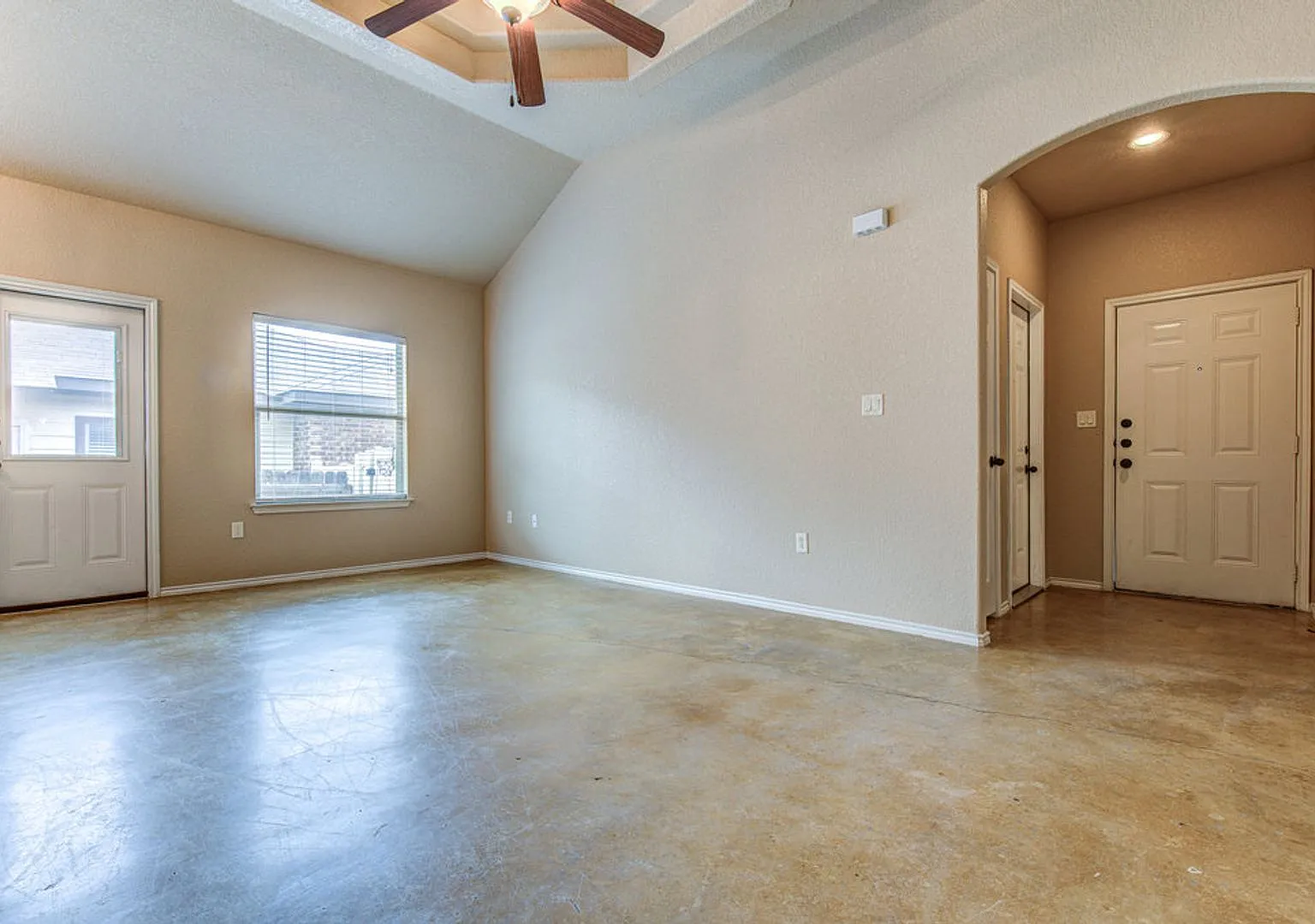 Nice 3 Bedroom Duplex located in New Braunfels! — Photo 4