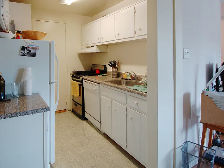 10201 Grosvenor Pl #828 — Photo 5