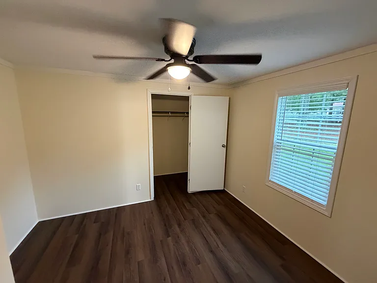 200 Pecan St — Photo 15
