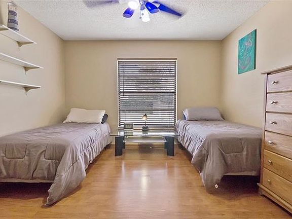 3rd image of 16235 Hillside Cir