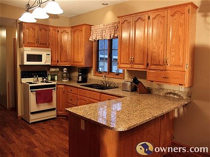 3rd image of 1420 Country Ln