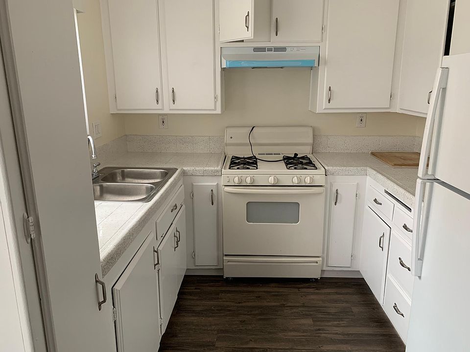 1st image of 4420 Estrella Ave APT 4