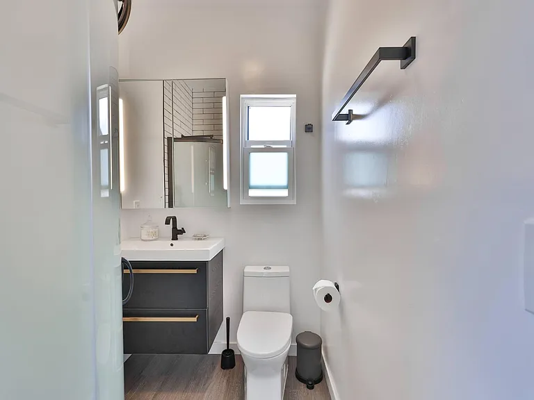 3407 N Mountain View Dr — Photo 8