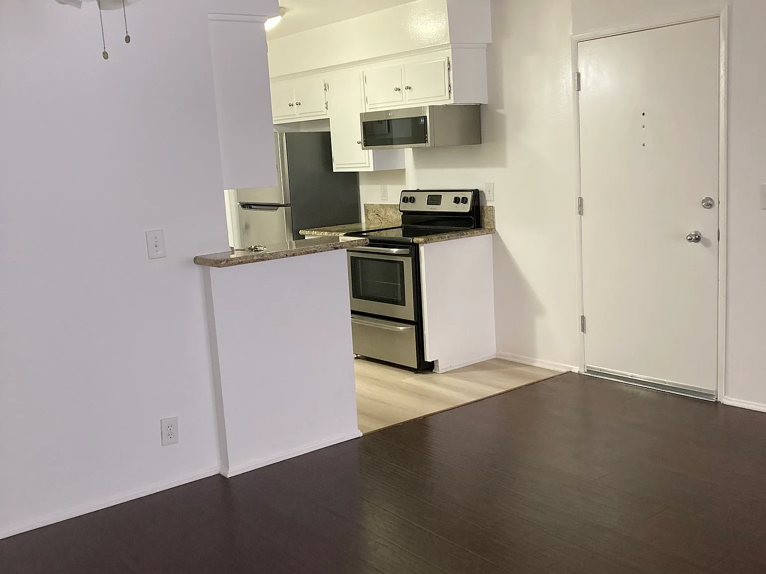 309 S Sherbourne Dr — Photo 3