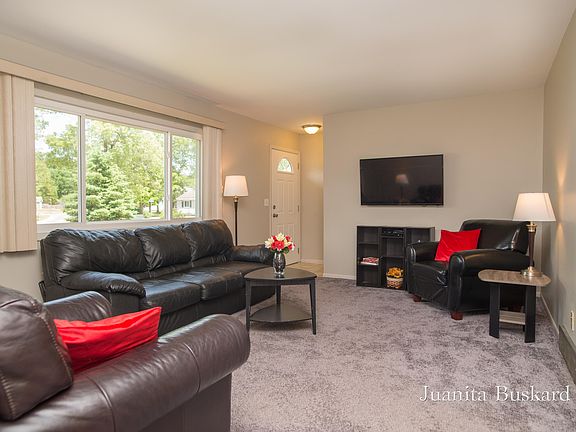 4th image of 1889 Woodfern Dr SE