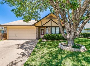 320 Creekwood Ln, Fort Worth, TX 76134