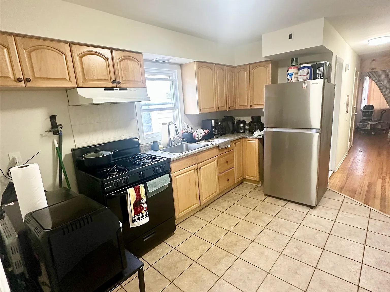 3 bed, 1.0 bath, $2,700 — Photo 2