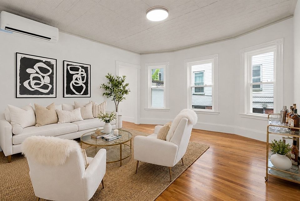 1st image of 22 Charnwood Rd #1