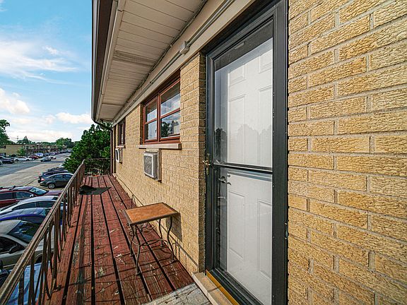 4th image of 14 King Arthur Ct APT 13
