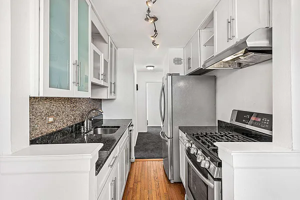 Sold by Triplemint | media 6